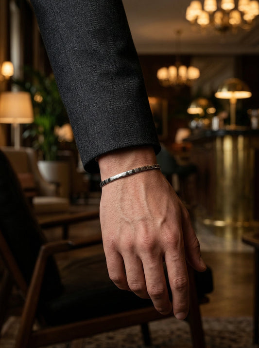 Hana Herringbone Flat Chain Bracelet - View 4 - HyraMode