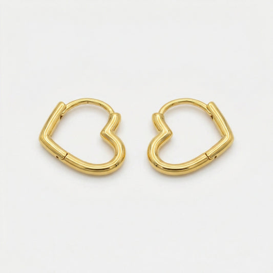 Huggie Hoop Earrings vs Regular Hoops: Which Style Is Right for You?