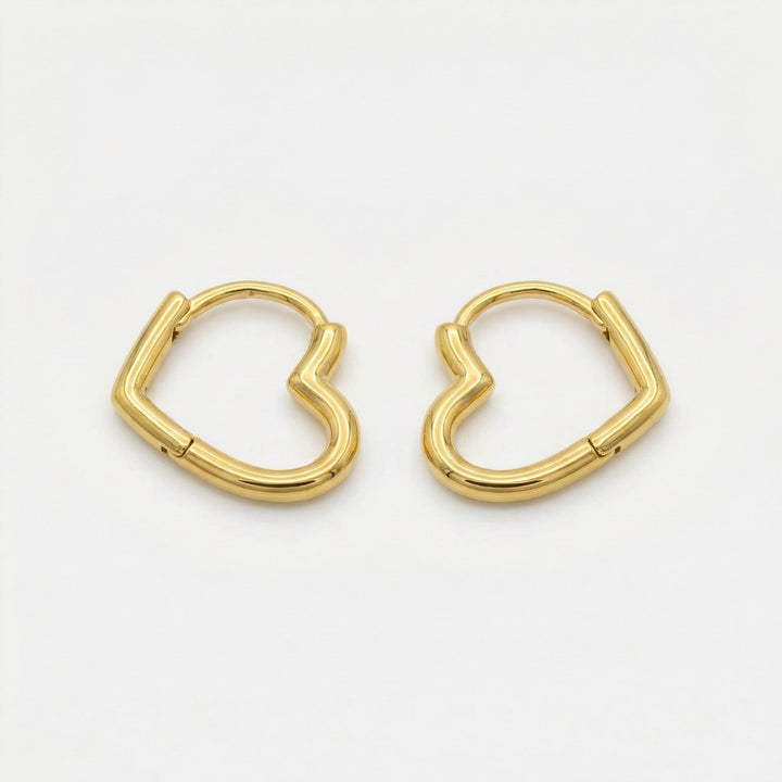 Huggie Hoop Earrings vs Regular Hoops: Which Style Is Right for You?