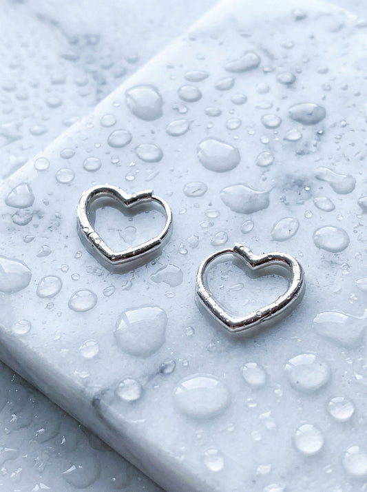 Lucite Jewelry Trend April 2026: How to Style Clear Gloss Layers This Season