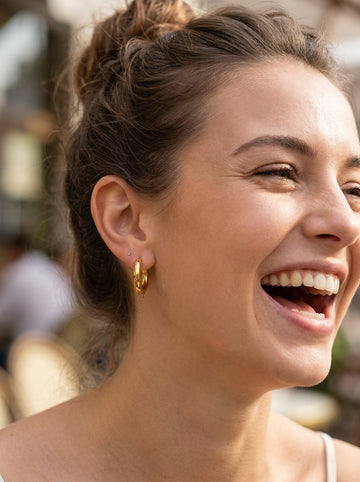 Jewelry styling for glasses wearers