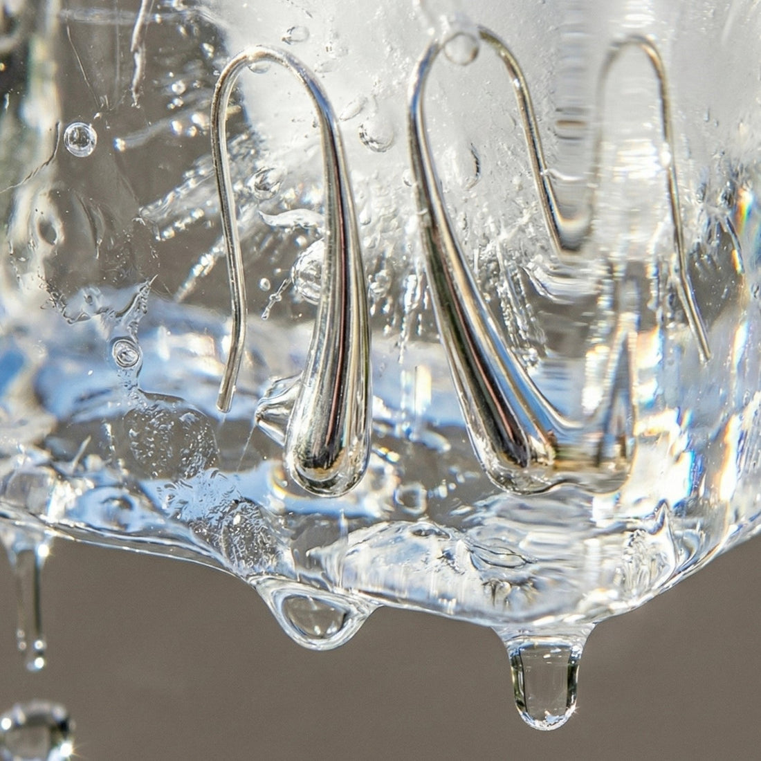 Glacier Silver Jewelry Trend April 2026: 10 Cool-Tone Layering Looks to Wear on Repeat