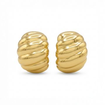 Huggie Earrings vs Hoop Earrings: Which Style Suits You Better?