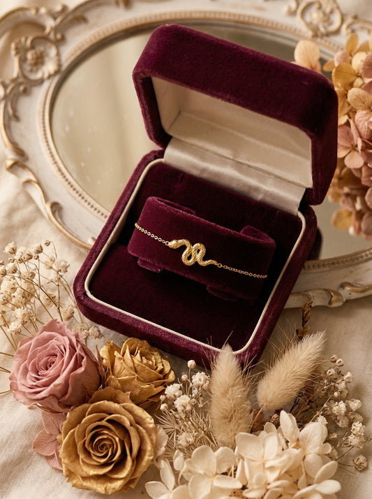 Stainless Steel Jewelry Trend April 2026: 10 Silver-Forward Layering Looks to Wear on Repeat
