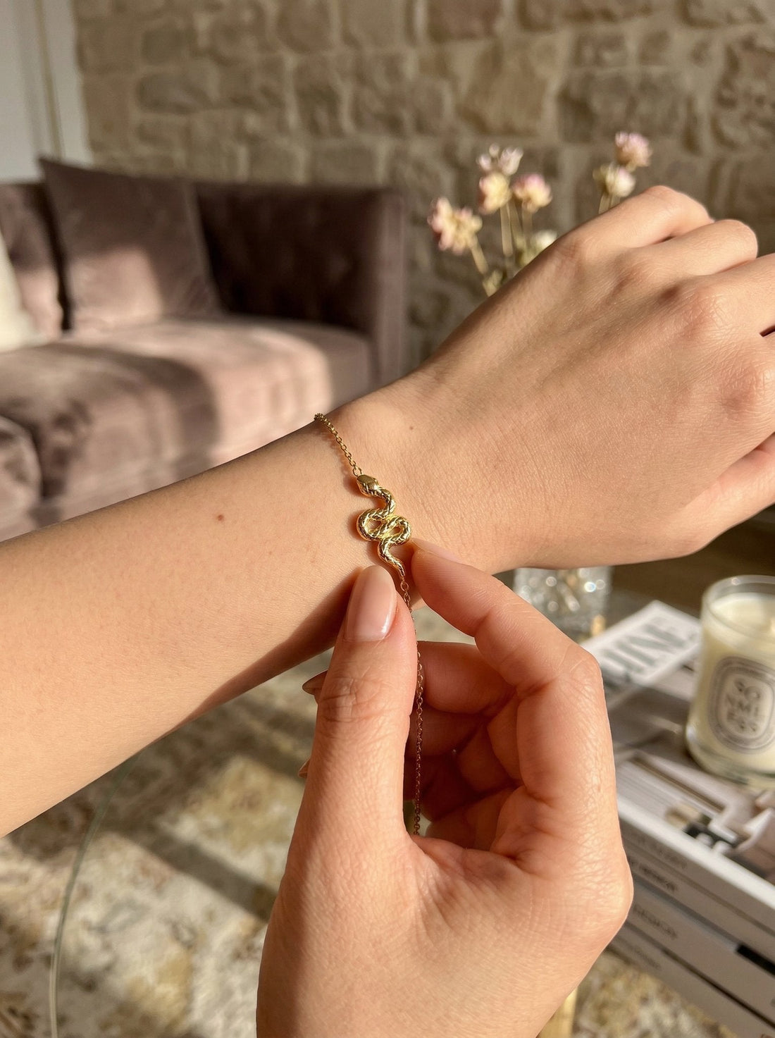 How to Stack Bracelets Spring 2026 Wrist Layering Guide - HyraMode