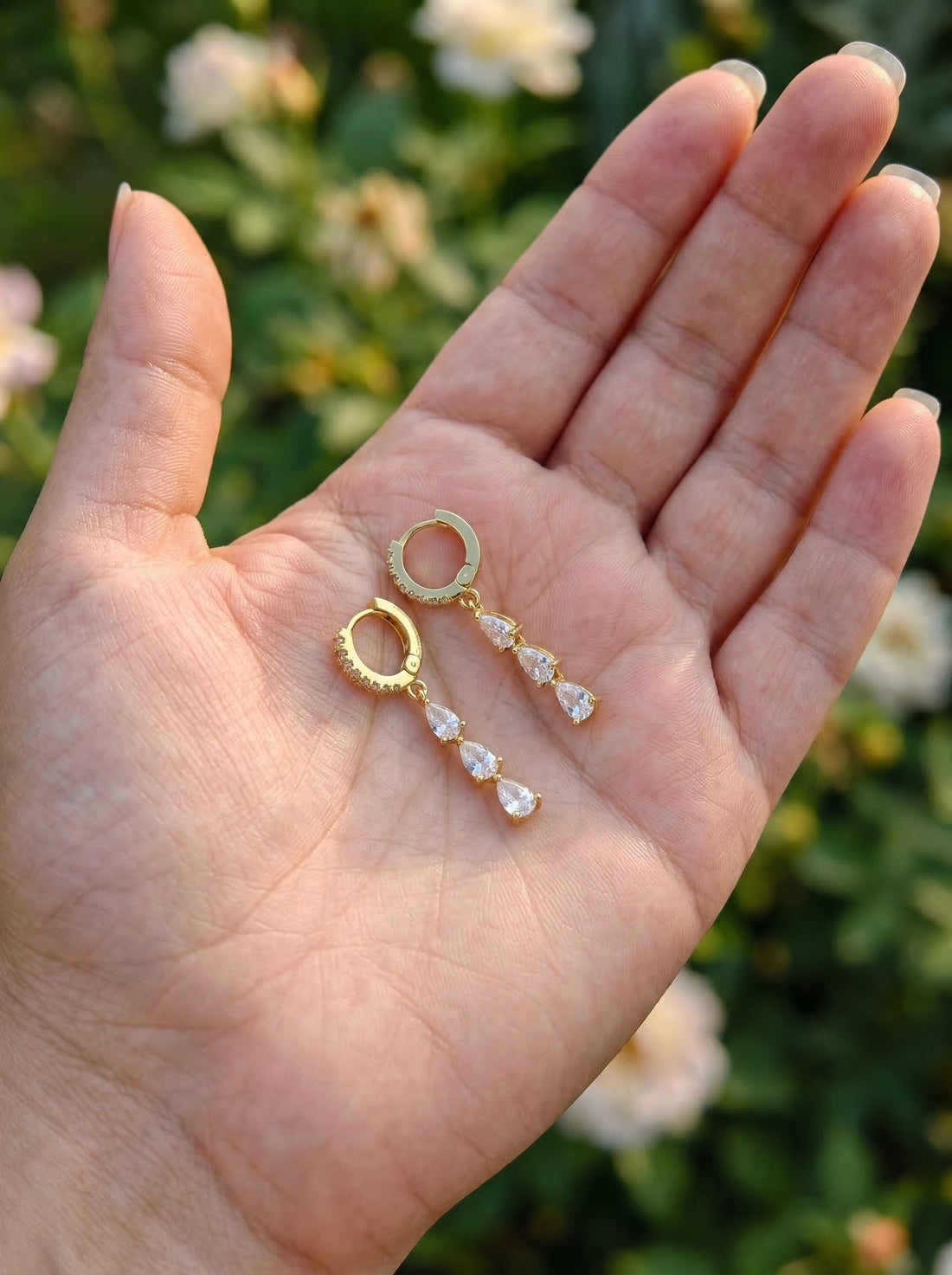 Summer wedding guest jewelry with HyraMode drop earrings