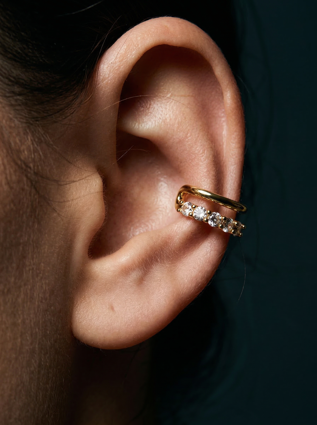 Shellmaxxing jewelry trend April 2026 beach-to-city layering look
