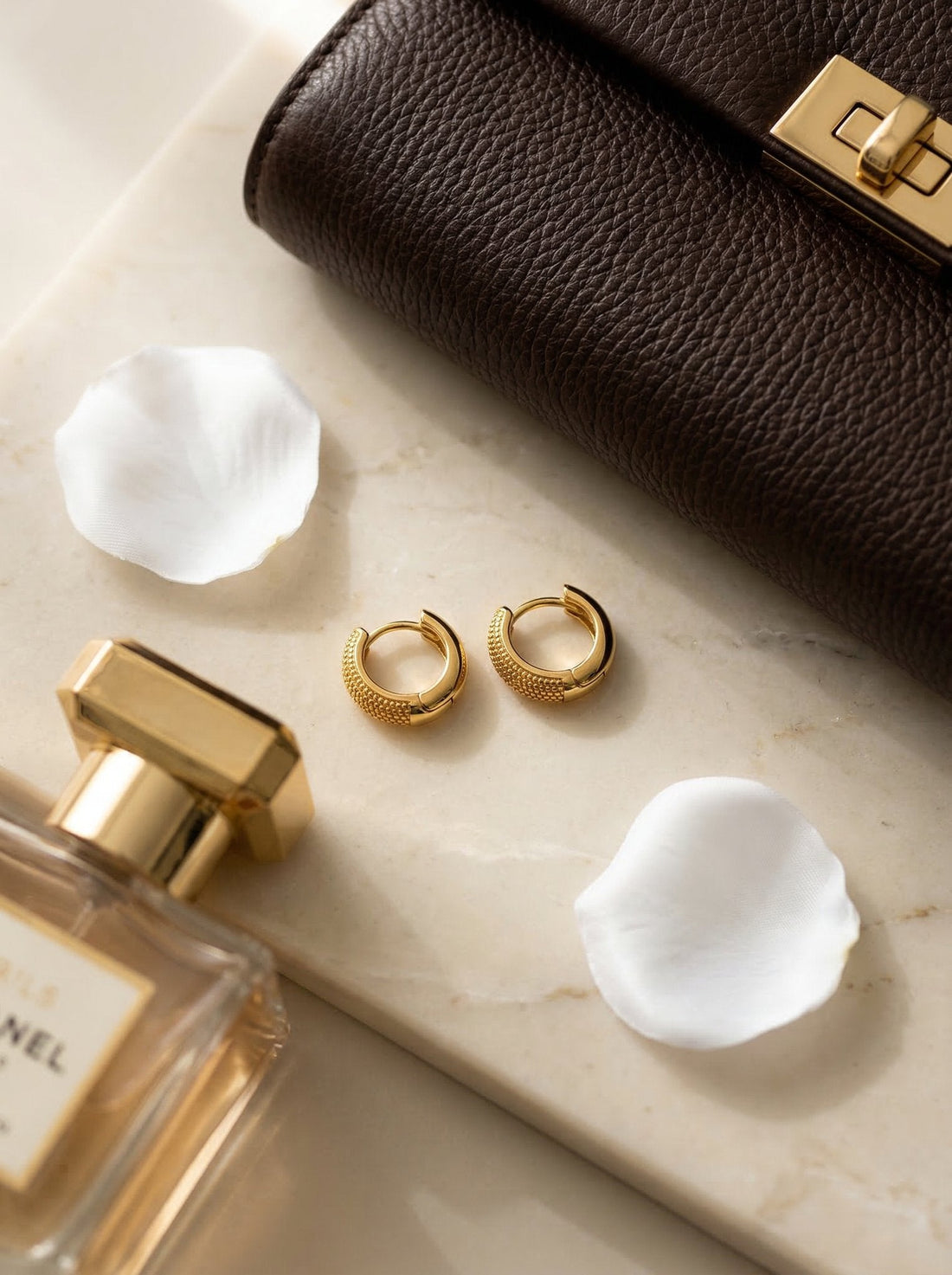 Oval Hoop Earrings Trend April 2026: 10 Polished Minimal Looks to Wear on Repeat