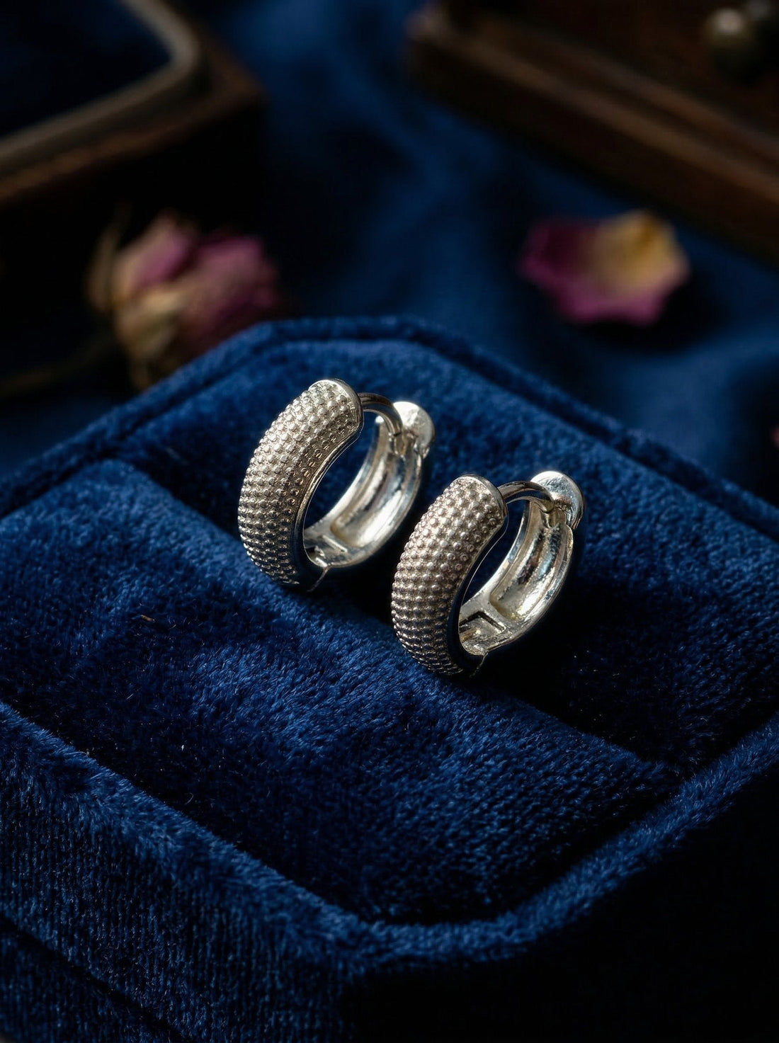 Sculptural Cuff Jewelry Trend April 2026: 10 Elevated Everyday Looks to Wear on Repeat