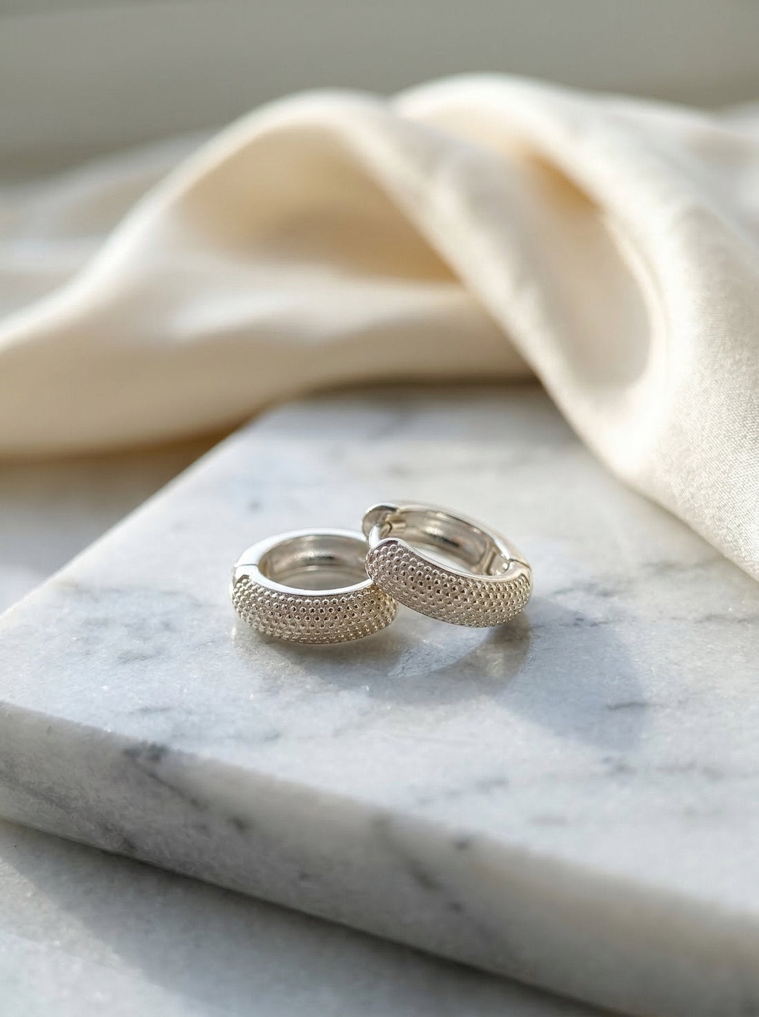 Snake Chain Jewelry Trend April 2026: 10 Clean Layering Formulas to Try Now
