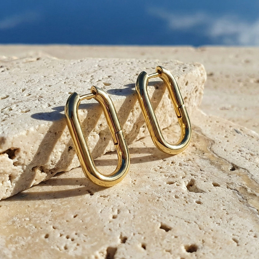 Lucite Jewelry Trend April 2026: Clear-Gloss Looks to Wear on Repeat