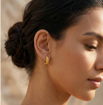 Huggie Earrings - HyraMode