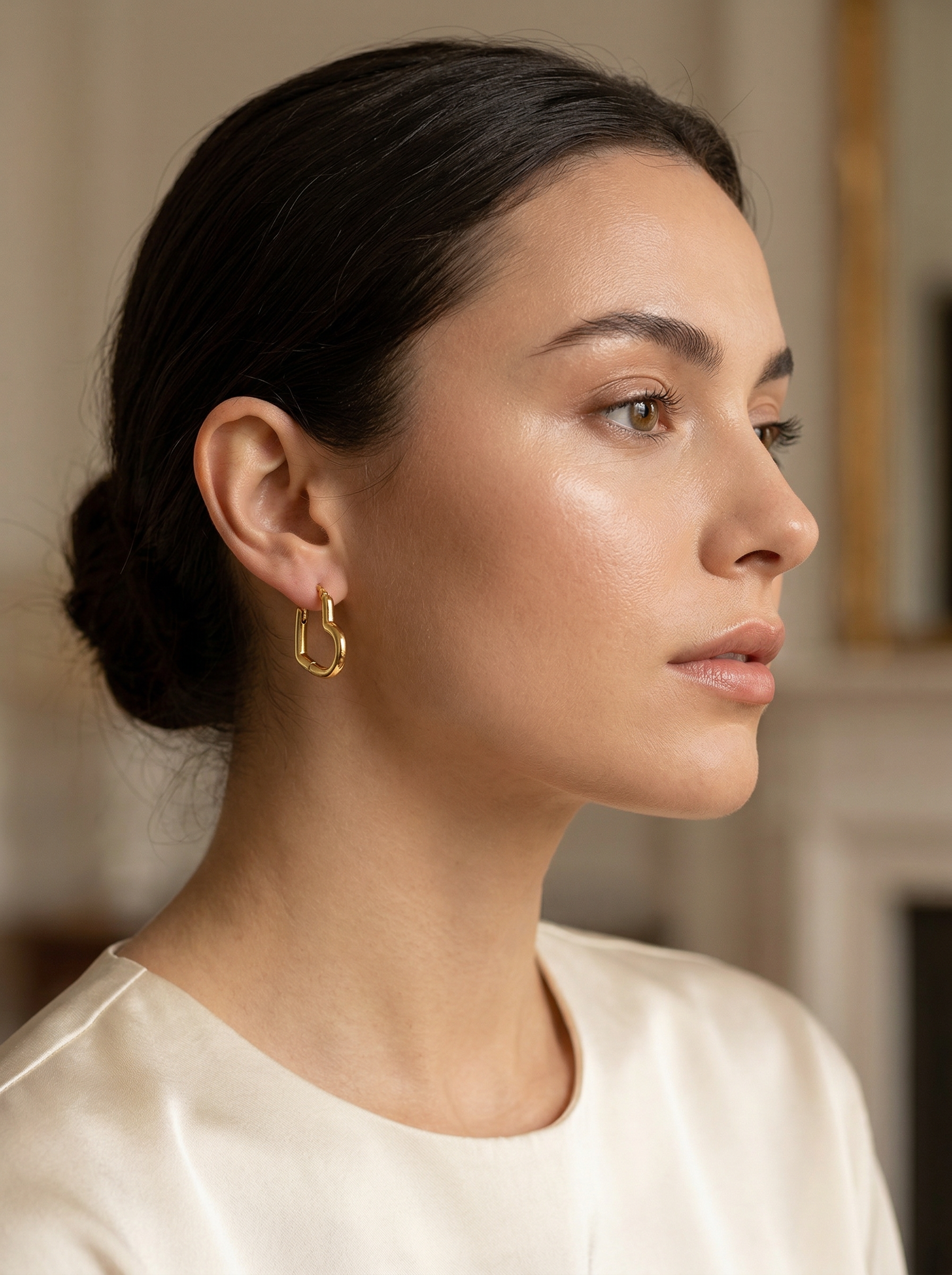 Amor Heart Hoop Earrings - View 13 - HyraMode