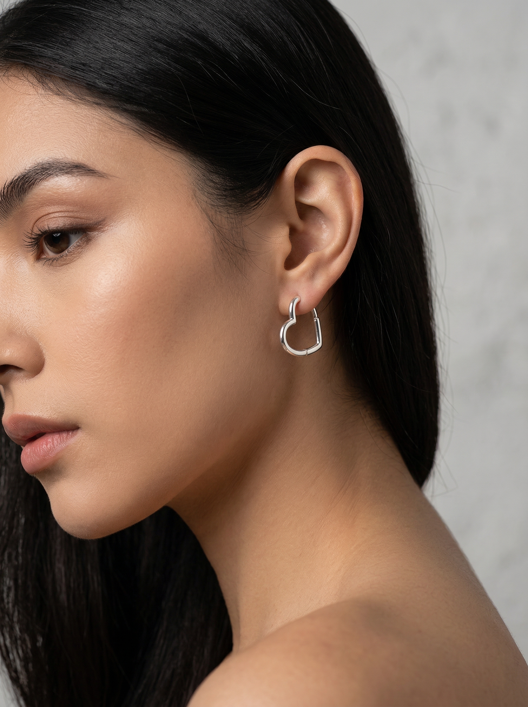 Amor Heart Hoop Earrings - View 11 - HyraMode