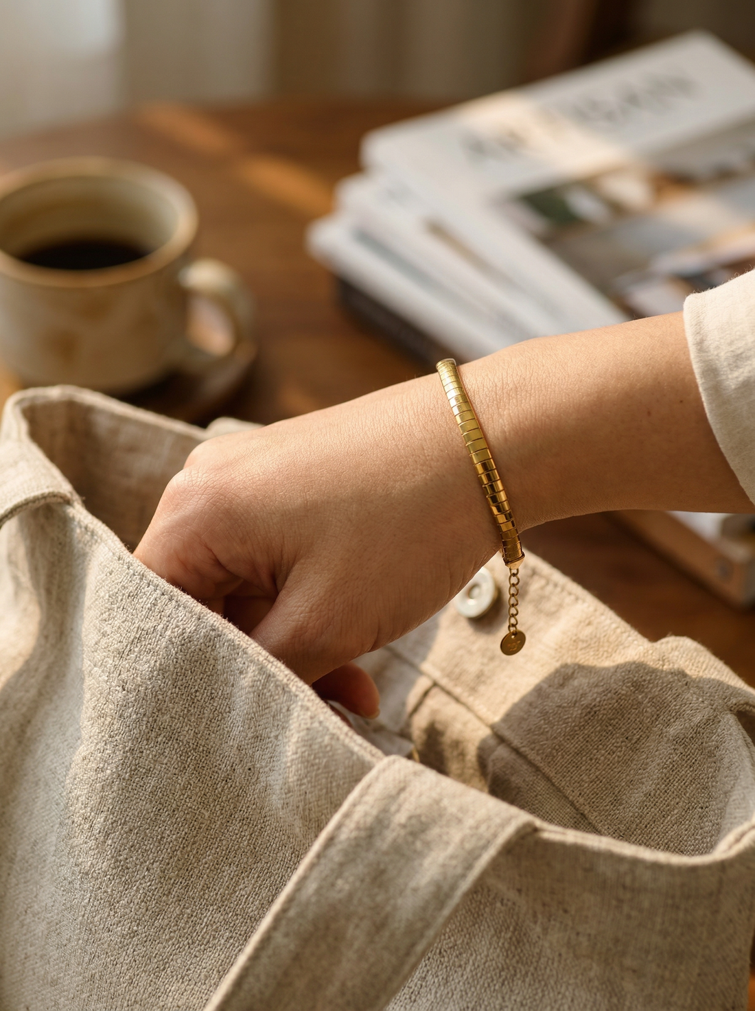 Arlo Slim Flat Box Chain Bracelet - HyraMode Gold Jewelry