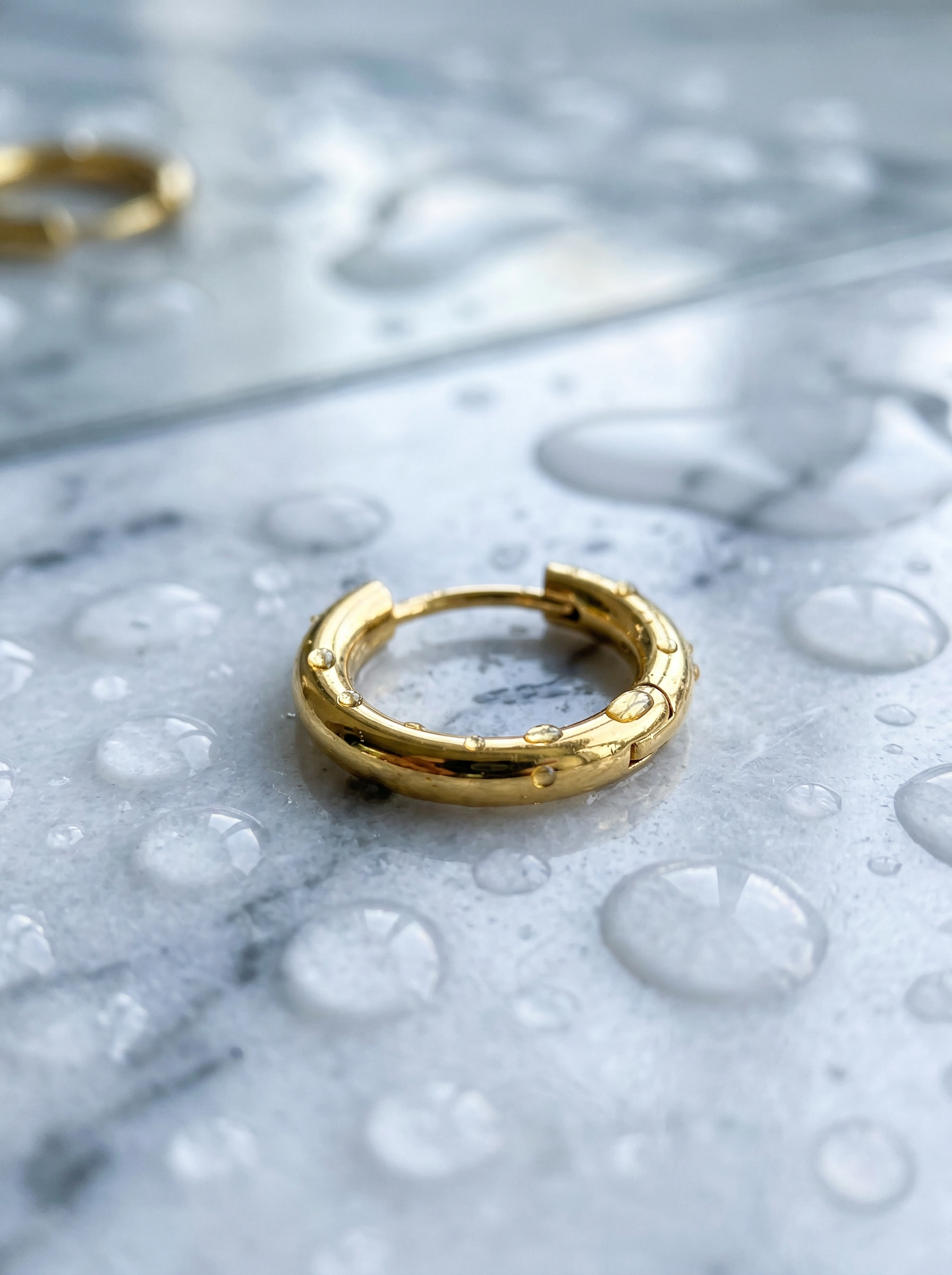 Aura Oval Hoop Earrings - View 17 - HyraMode