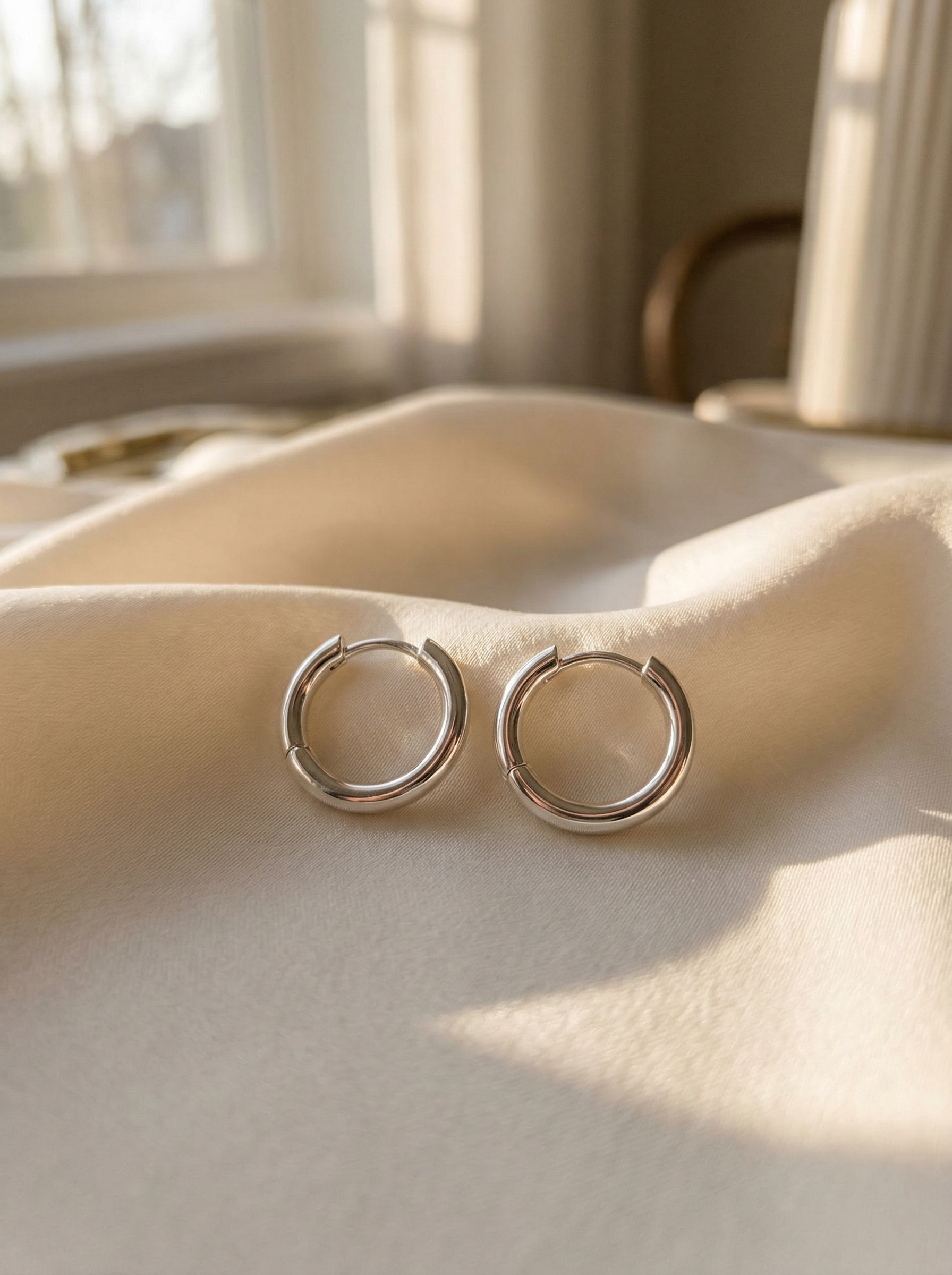 Aura Oval Hoop Earrings - View 20 - HyraMode