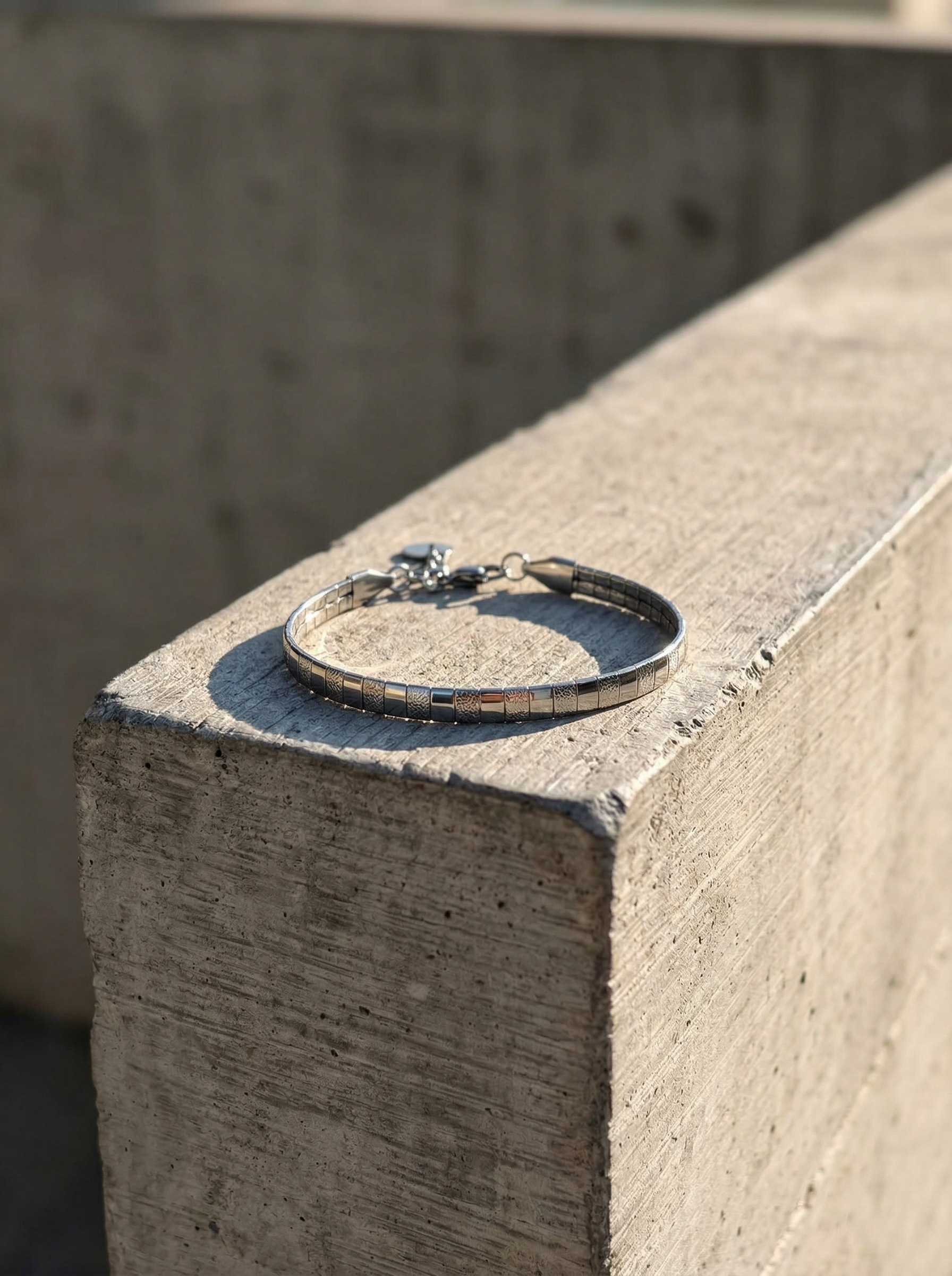 Hana Herringbone Flat Chain Bracelet - View 5 - HyraMode