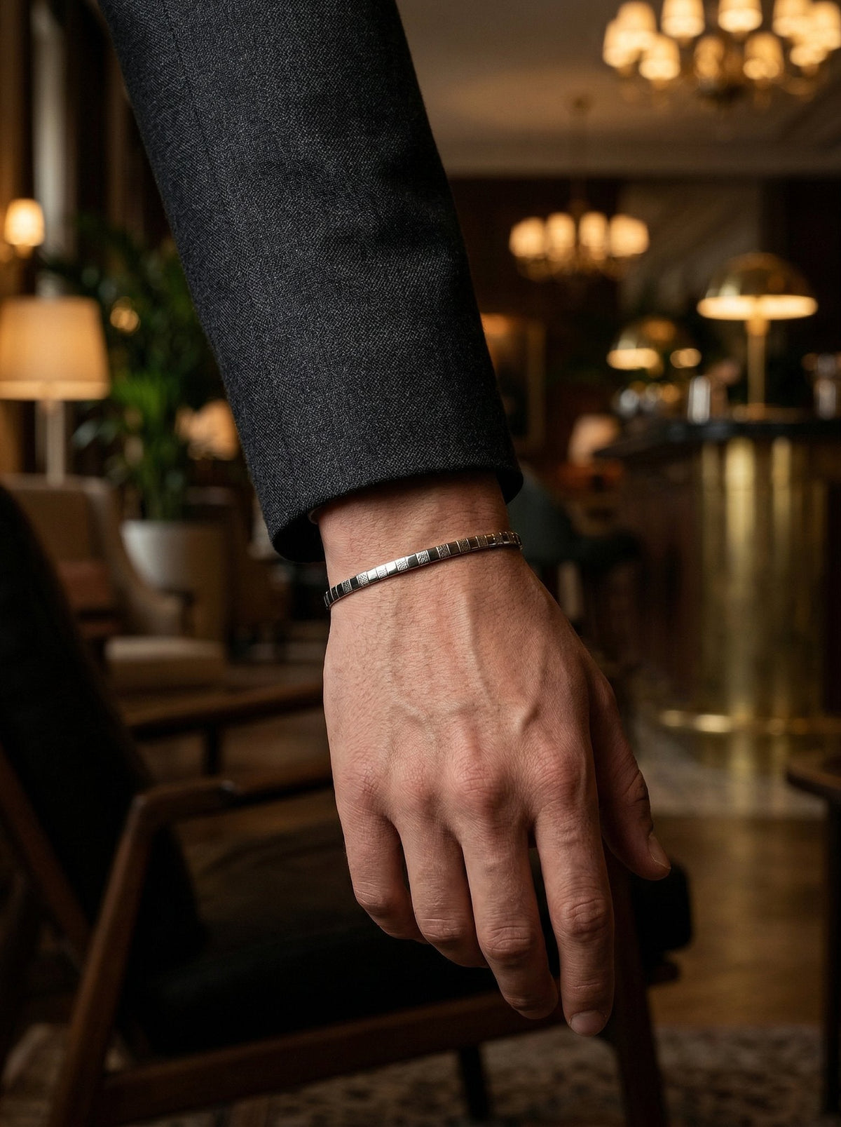Hana Herringbone Flat Chain Bracelet - View 4 - HyraMode
