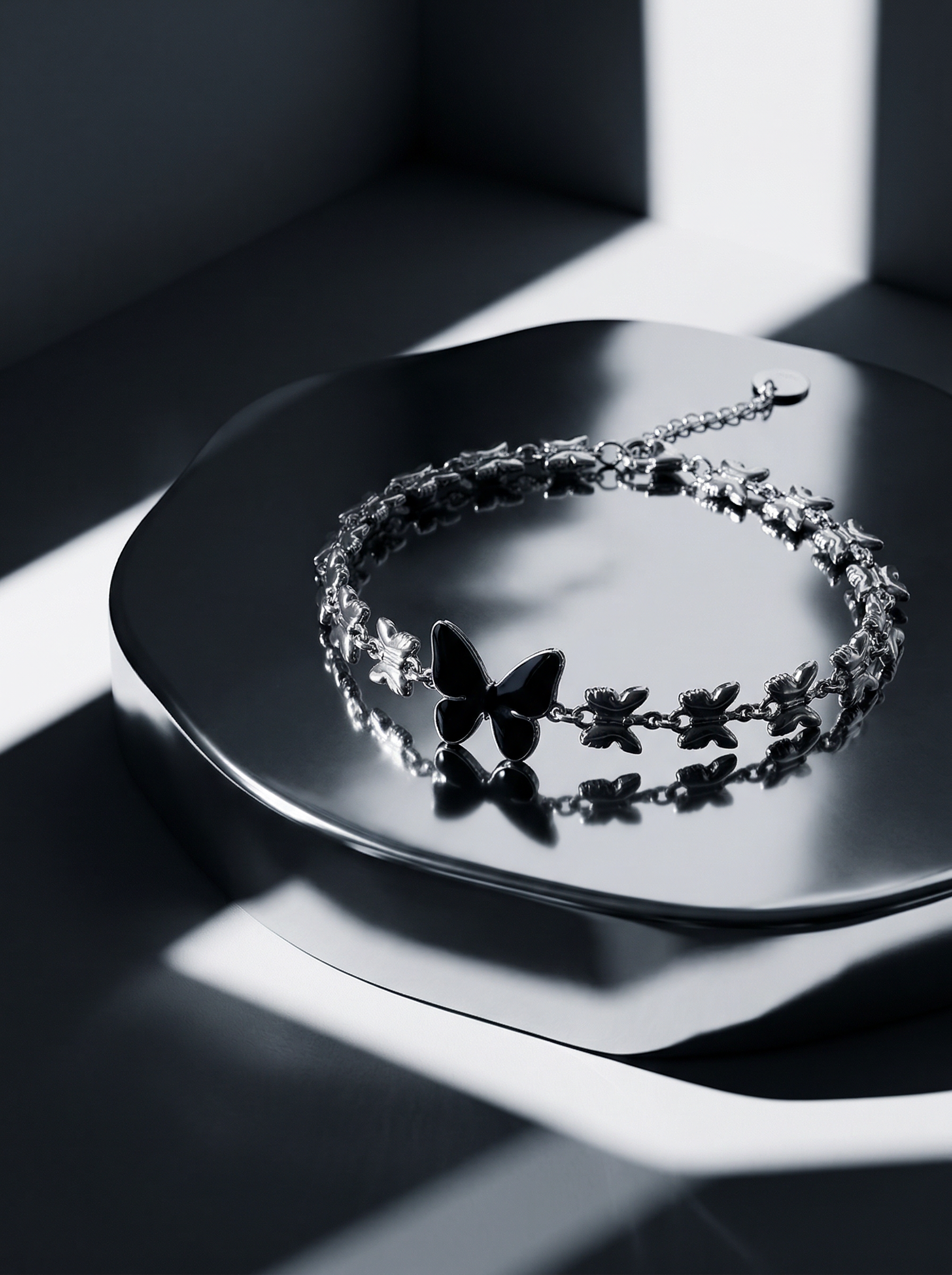 Mavi Chain Butterfly Bracelet - View 6 - HyraMode