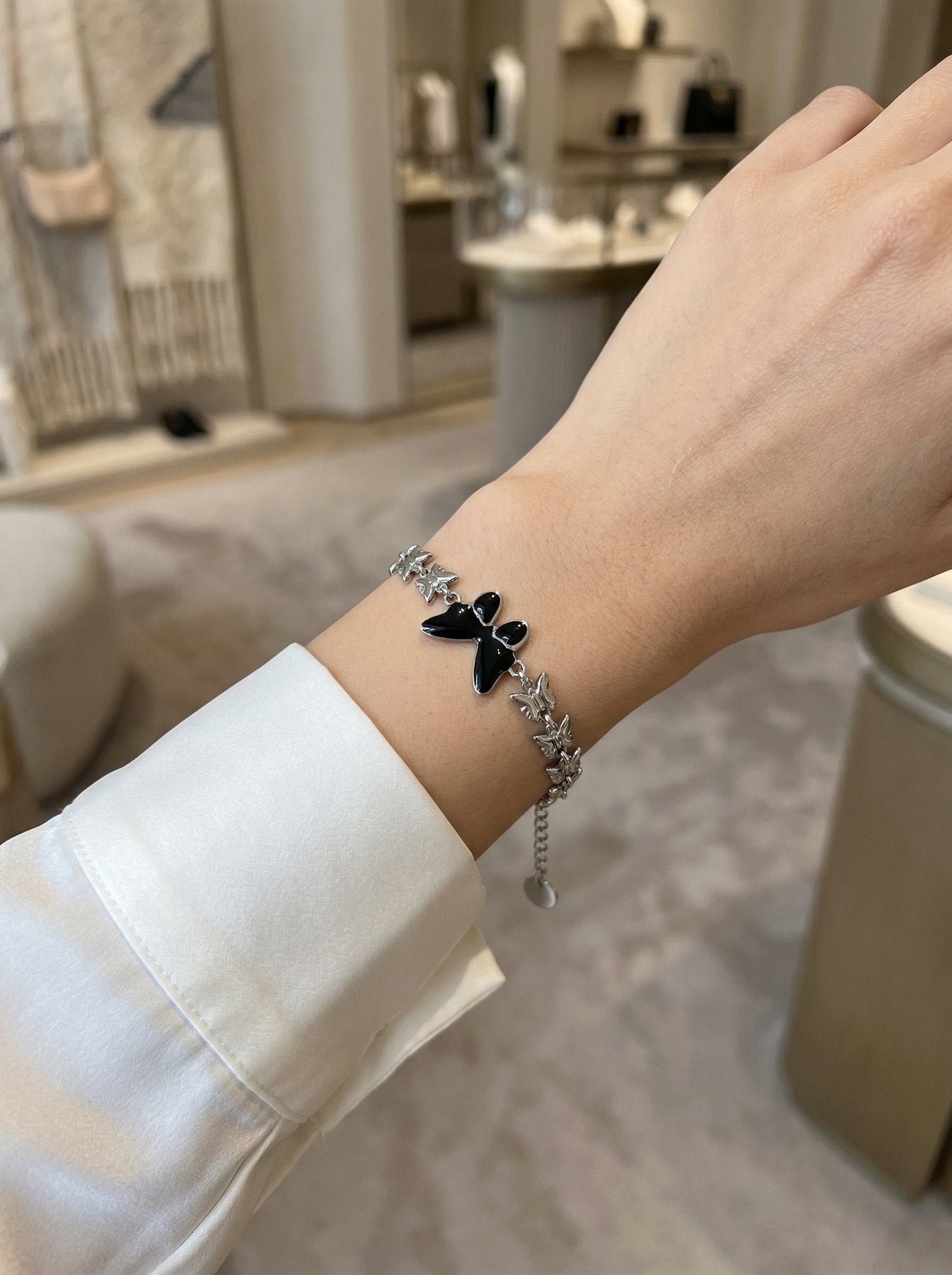 Mavi Chain Butterfly Bracelet - View 9 - HyraMode