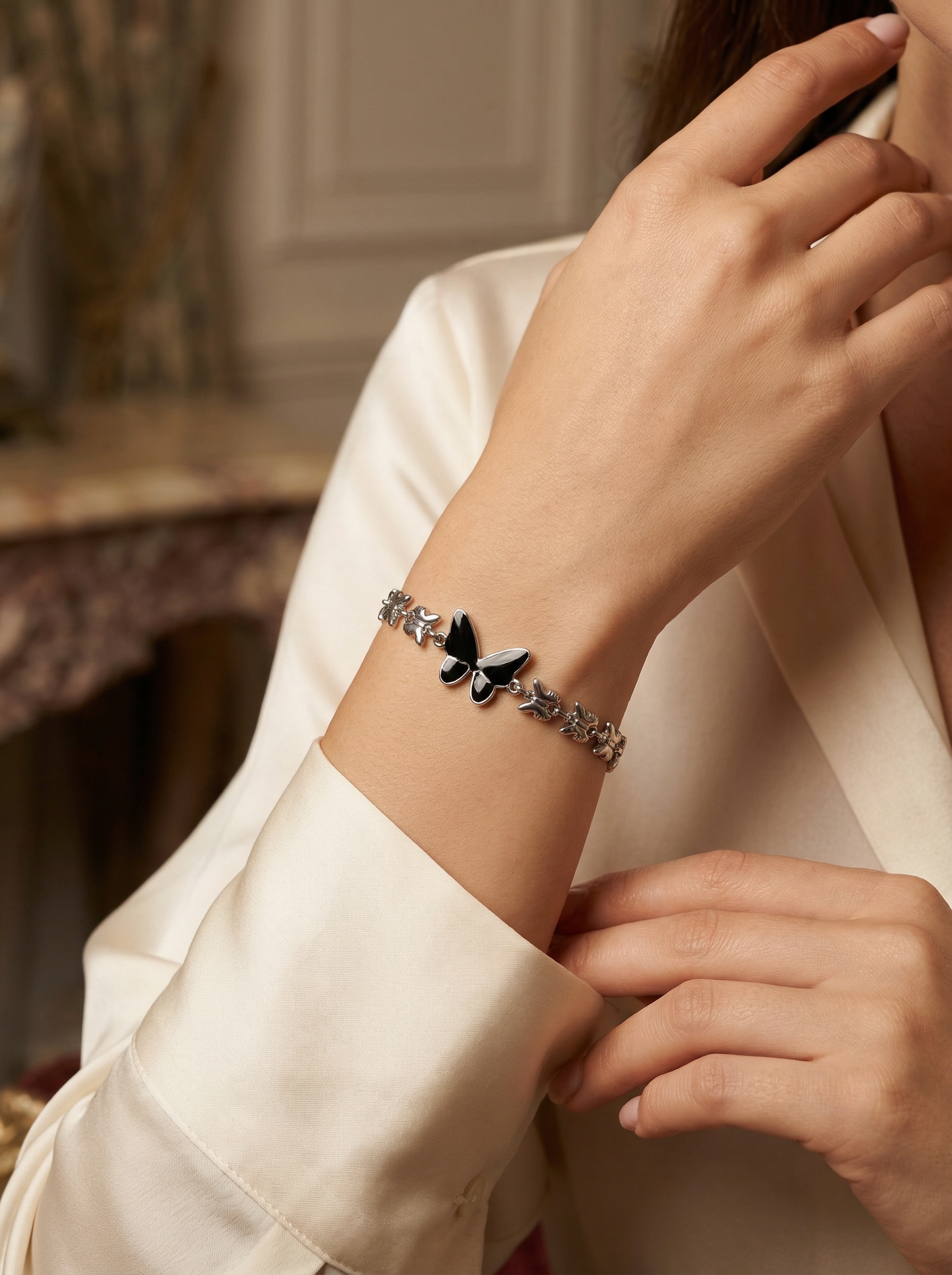 Mavi Chain Butterfly Bracelet - View 2 - HyraMode