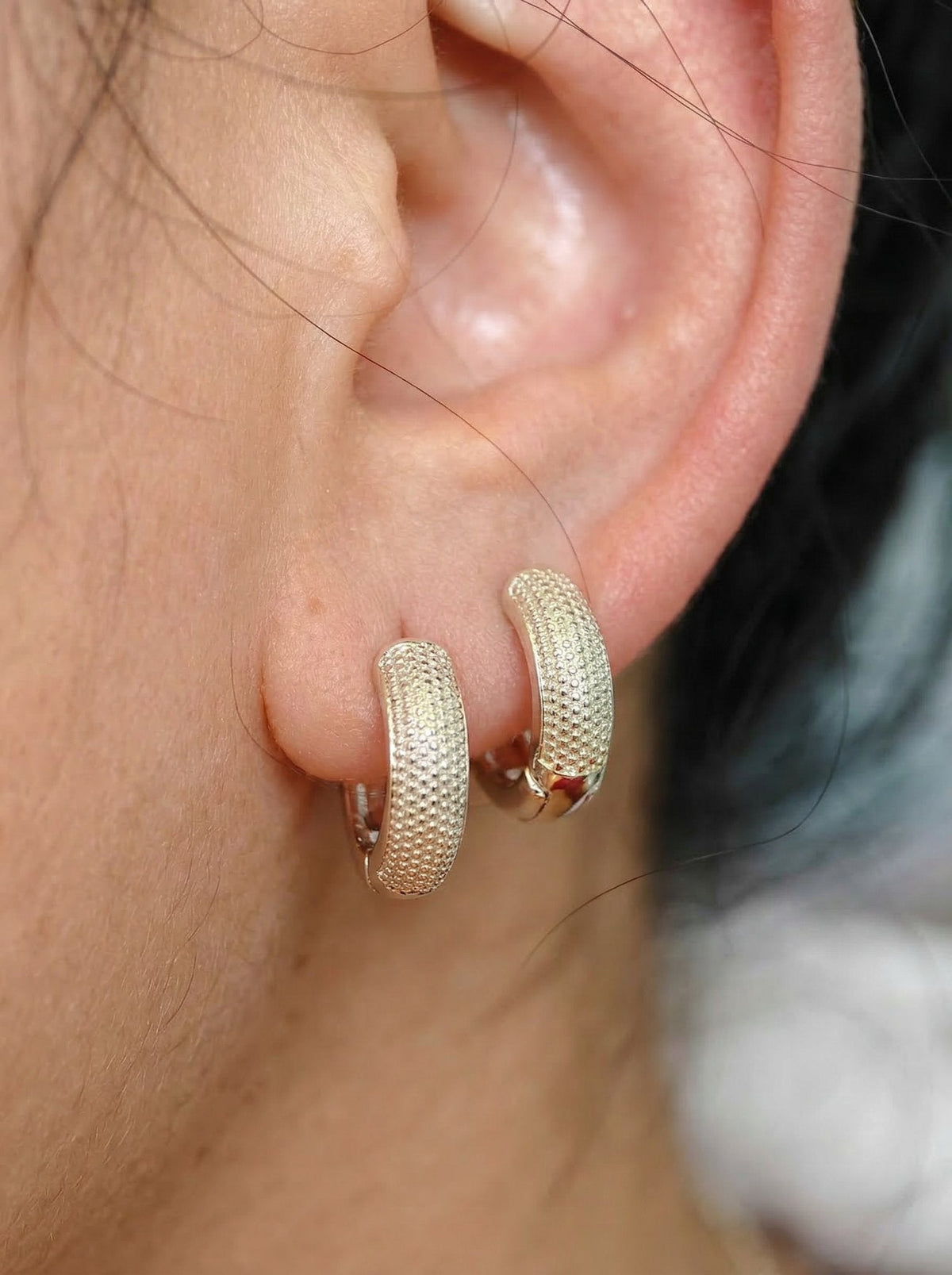 Pilo Huggie Earrings