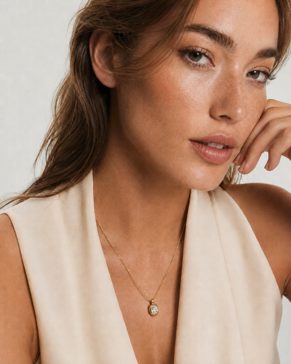 Vela Oval Pendant Necklace