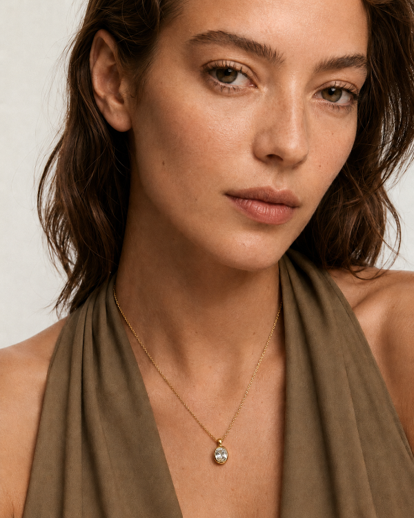 Vela Oval Pendant Necklace