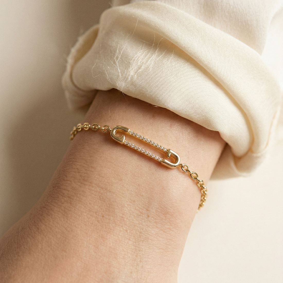 Luna Dainty Safety Pin Chain Bracelet hypoallergenic bracelet by HyraMode